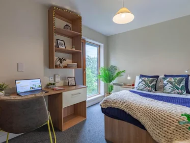 Quarto privado em Crown Place, imagem 1 de 42
