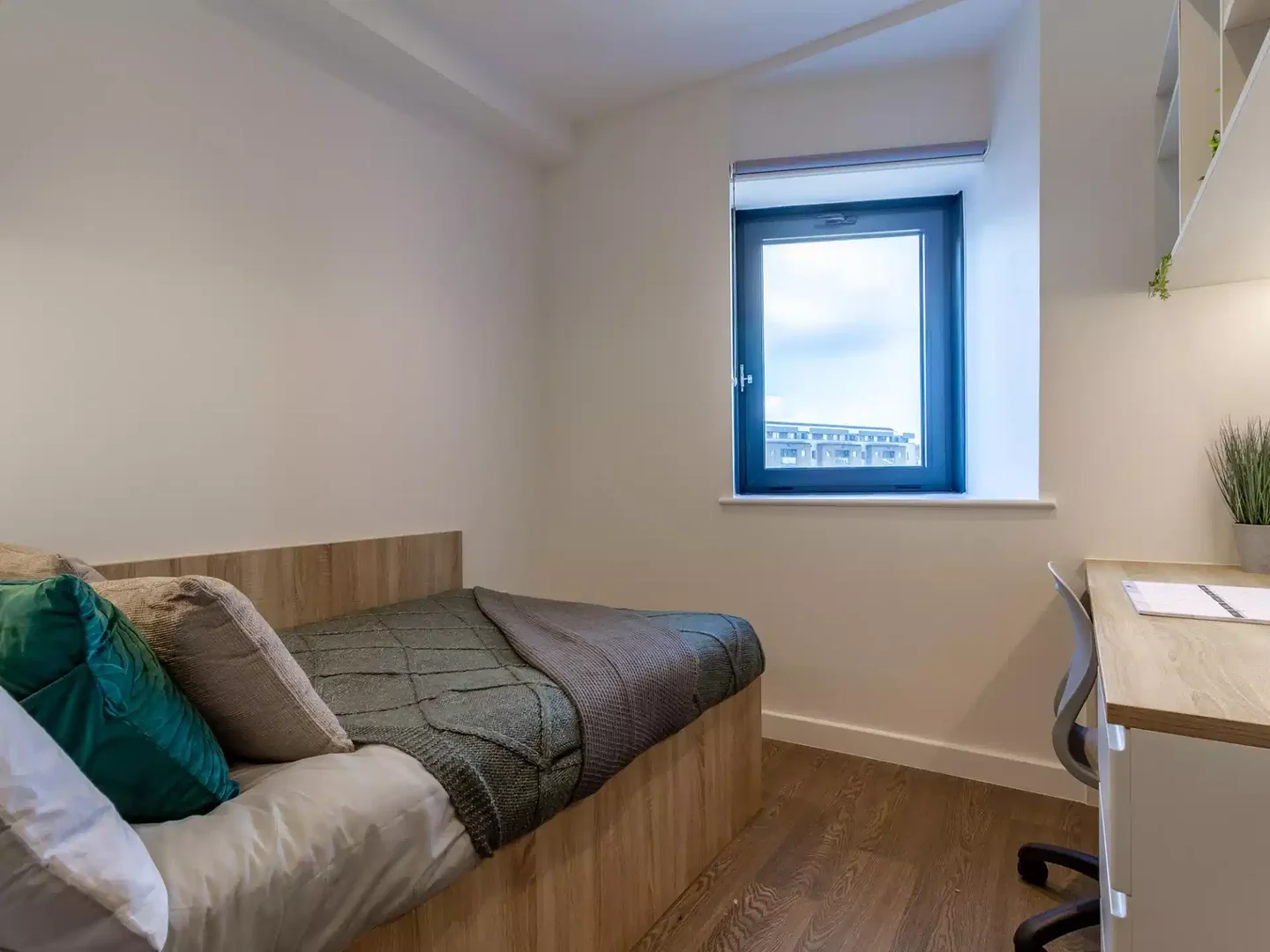 Economical student room with convenient location in