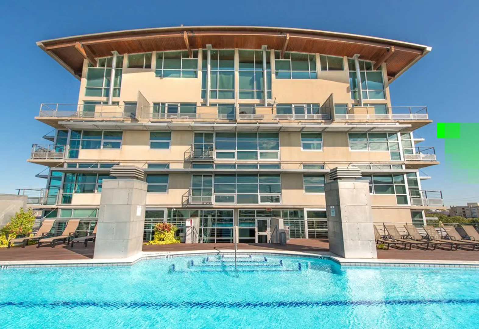 Chic studio apartment near campus in 