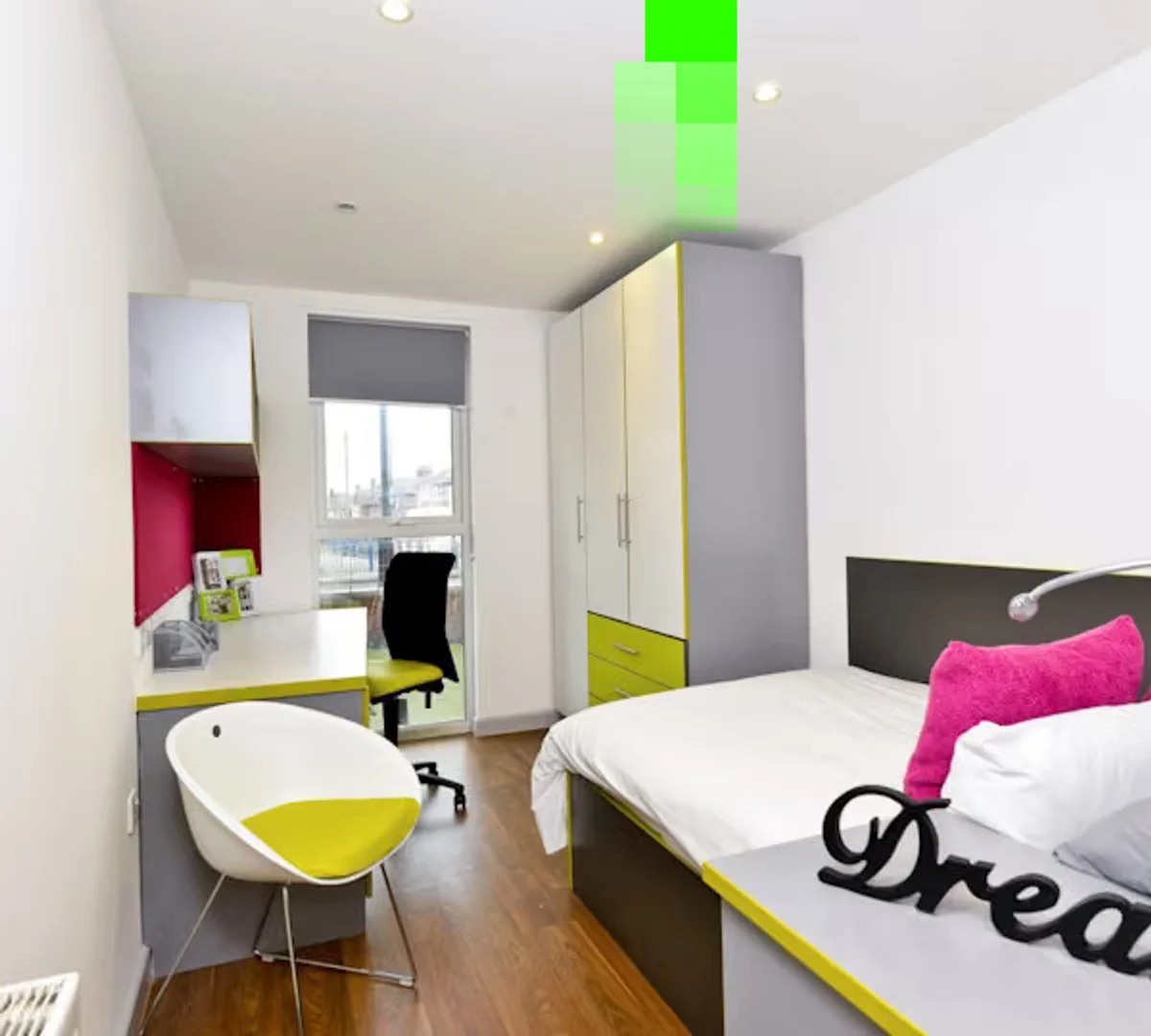 Functional student room perfect for studying in 