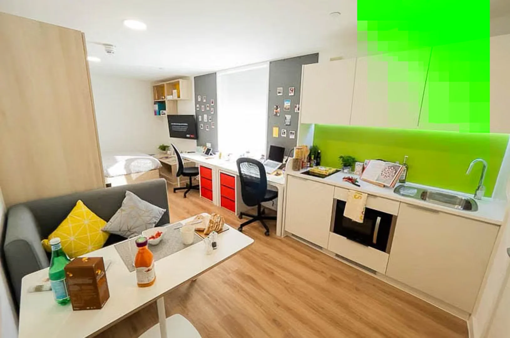 Apartamento estúdio acessível com características essenciais em