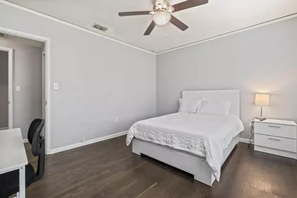 Private room at 32205, image 1 of 10