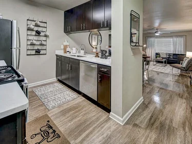 Chambre privée à Southwest Depot Avenue, image 13 de 28