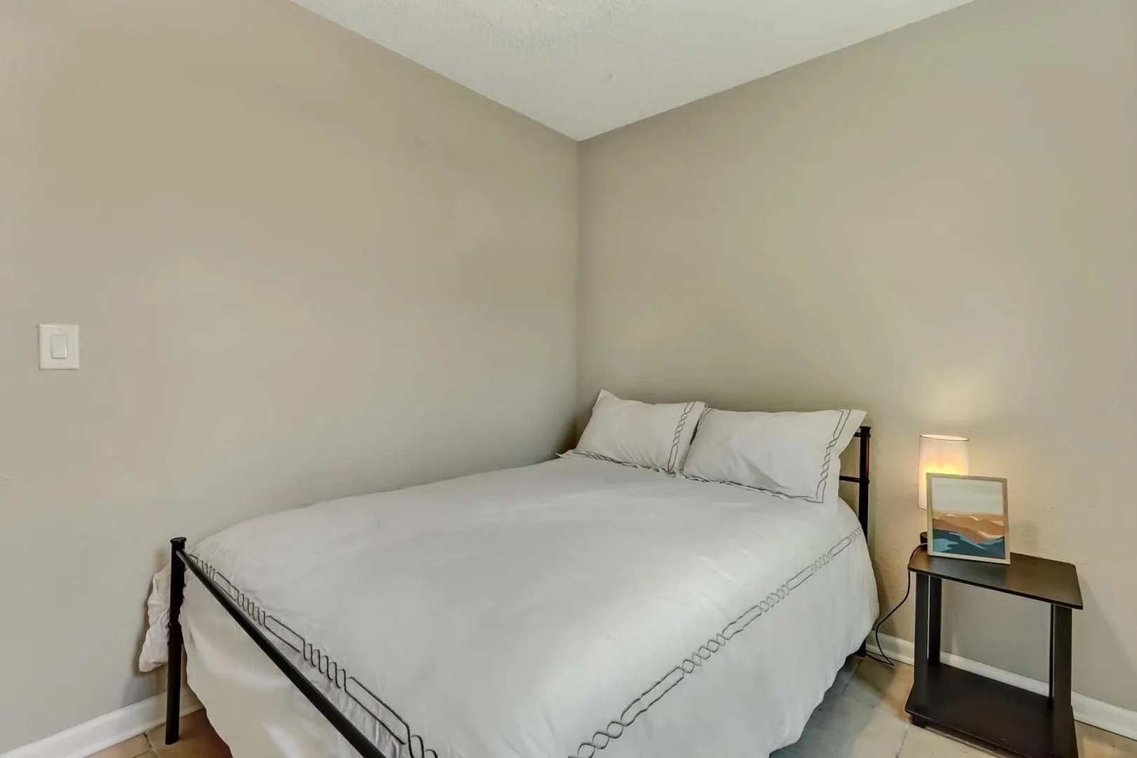 Budget-friendly student room close to campus in 