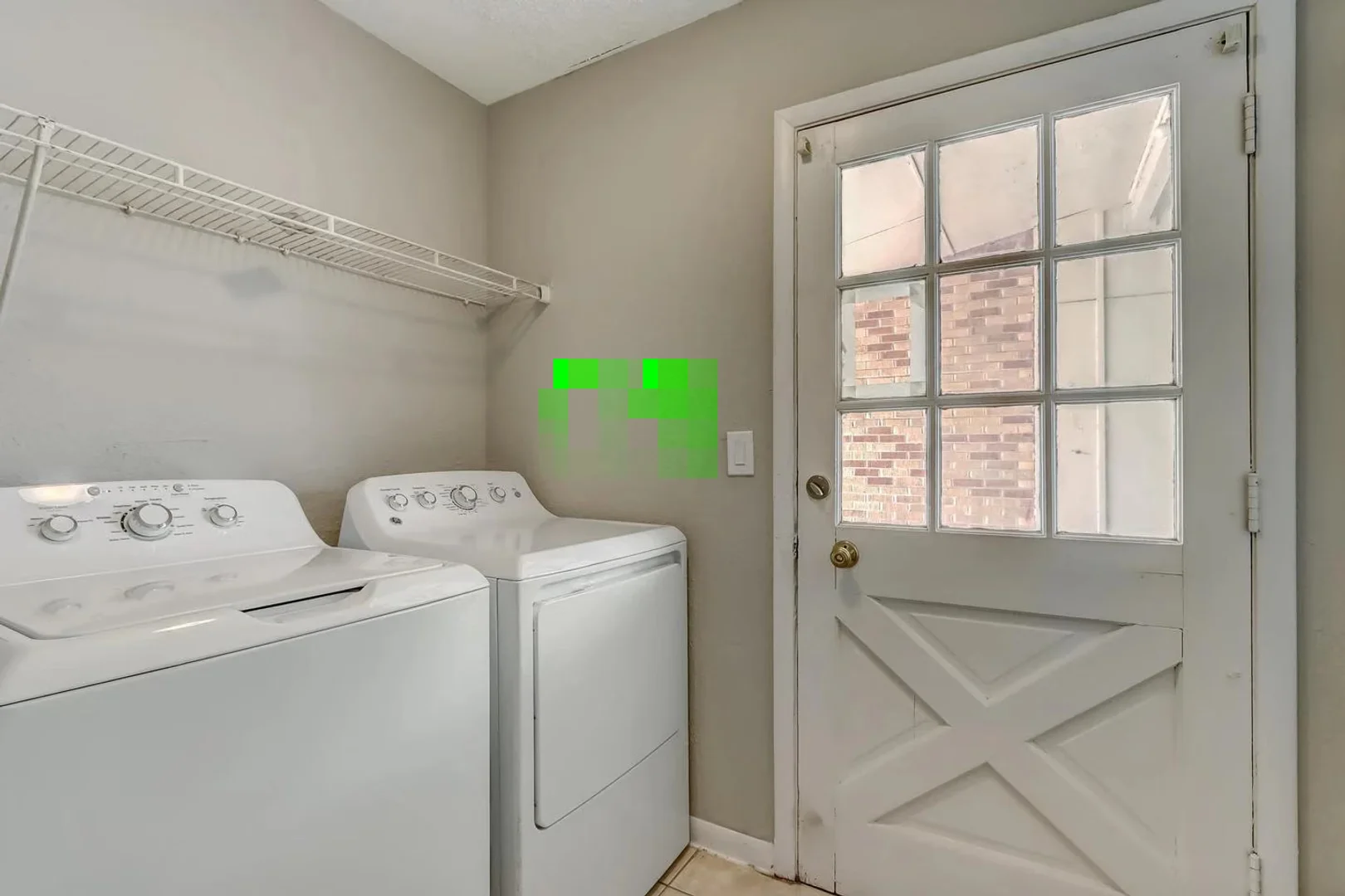 Room for rent in student apartment in , fully furnished