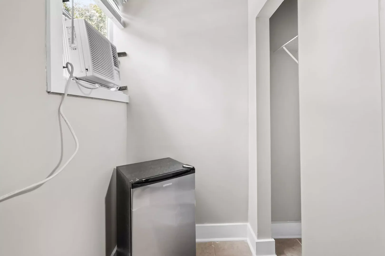 Student-friendly room in  with modern amenities