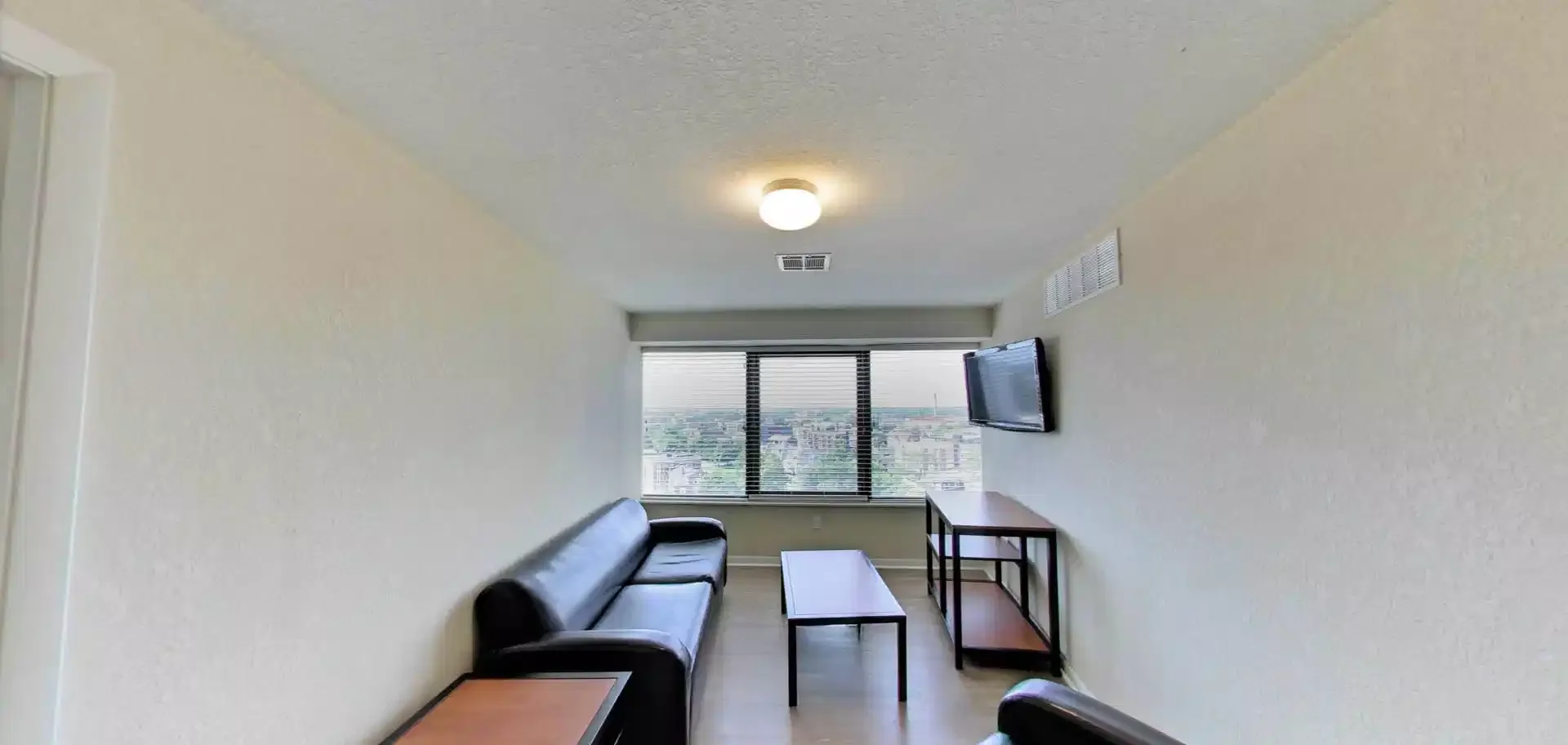 Habitación estudiantil amplia y cómoda en
