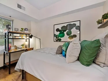 Stanza privata in West Montgomery Avenue, immagine 11 di 16