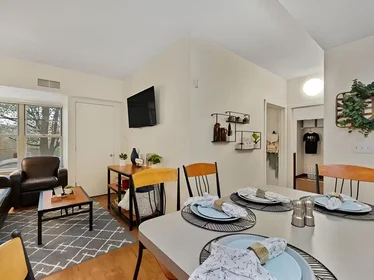 Stanza privata in West Montgomery Avenue, immagine 12 di 16