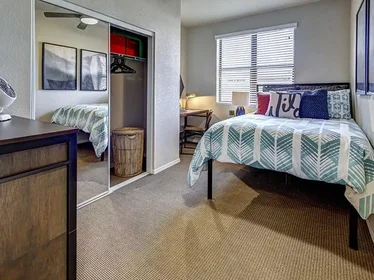 Privatzimmer in der South San Francisco Street, bild 1 von 10