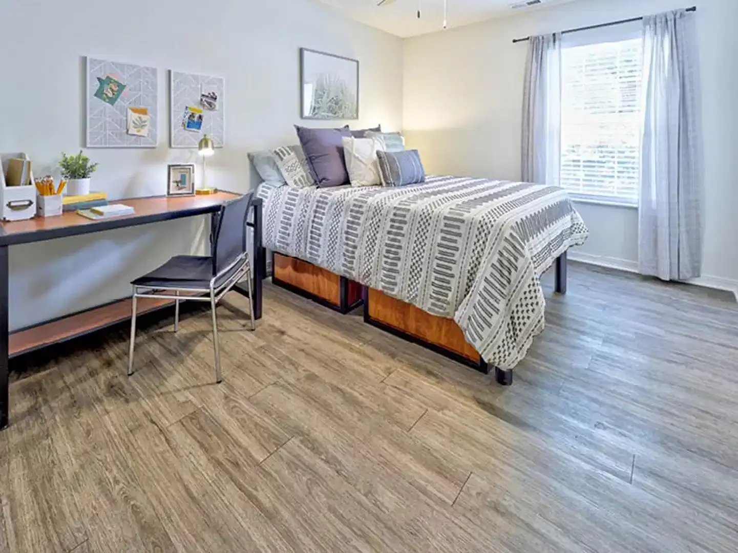 Student-friendly room in  with modern amenities