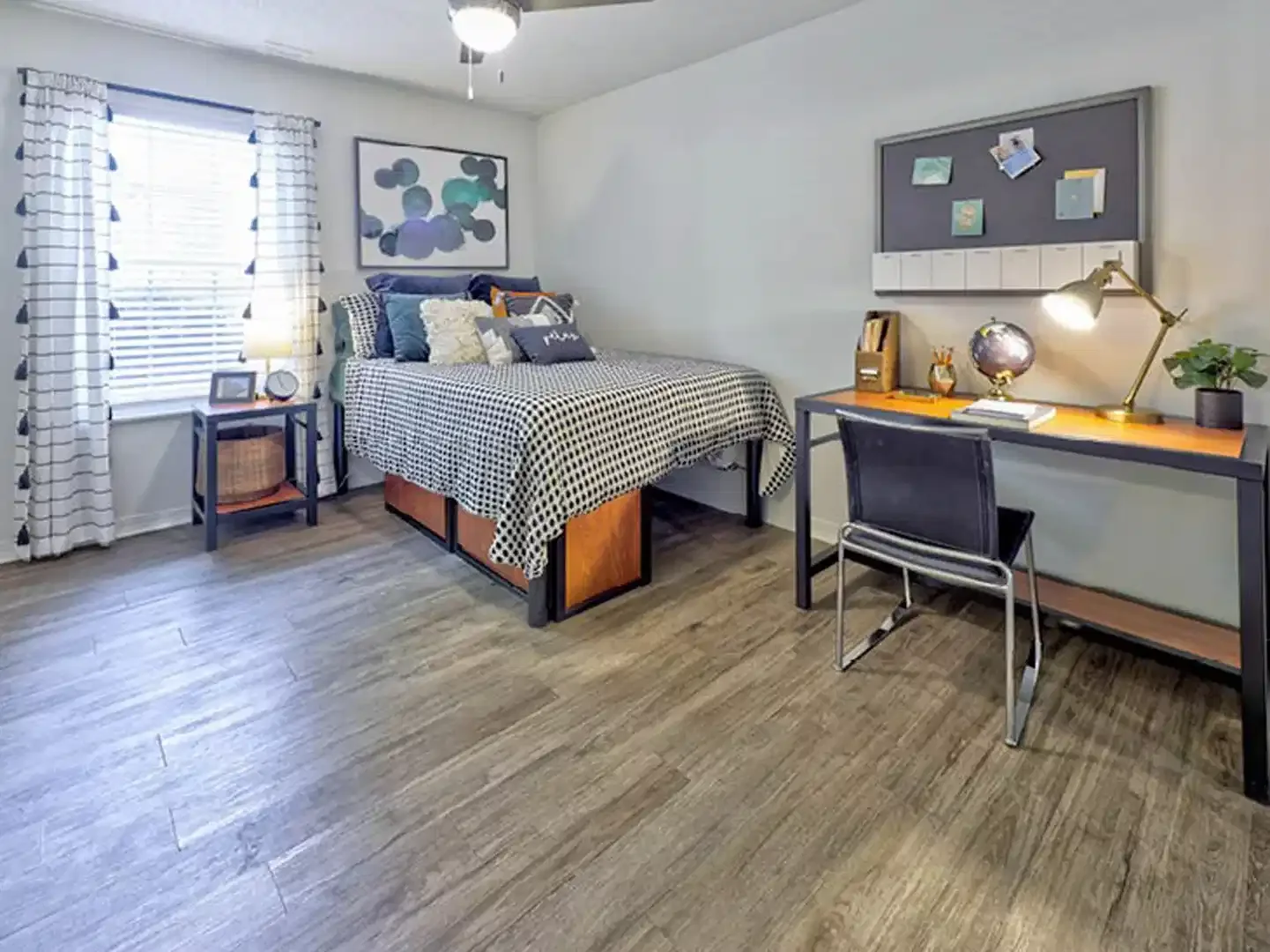 Bright and airy student room with easy university access in 