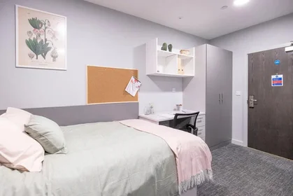 Estudio en GU2 8US, imagen 5 de 29