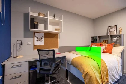 Estudio en GU2 8US, imagen 1 de 10