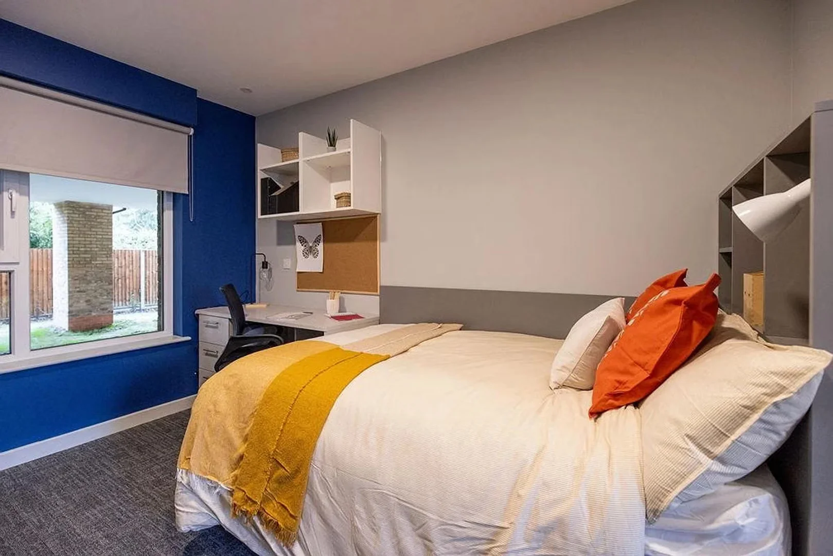 Cómodo estudio para vivir como estudiante en