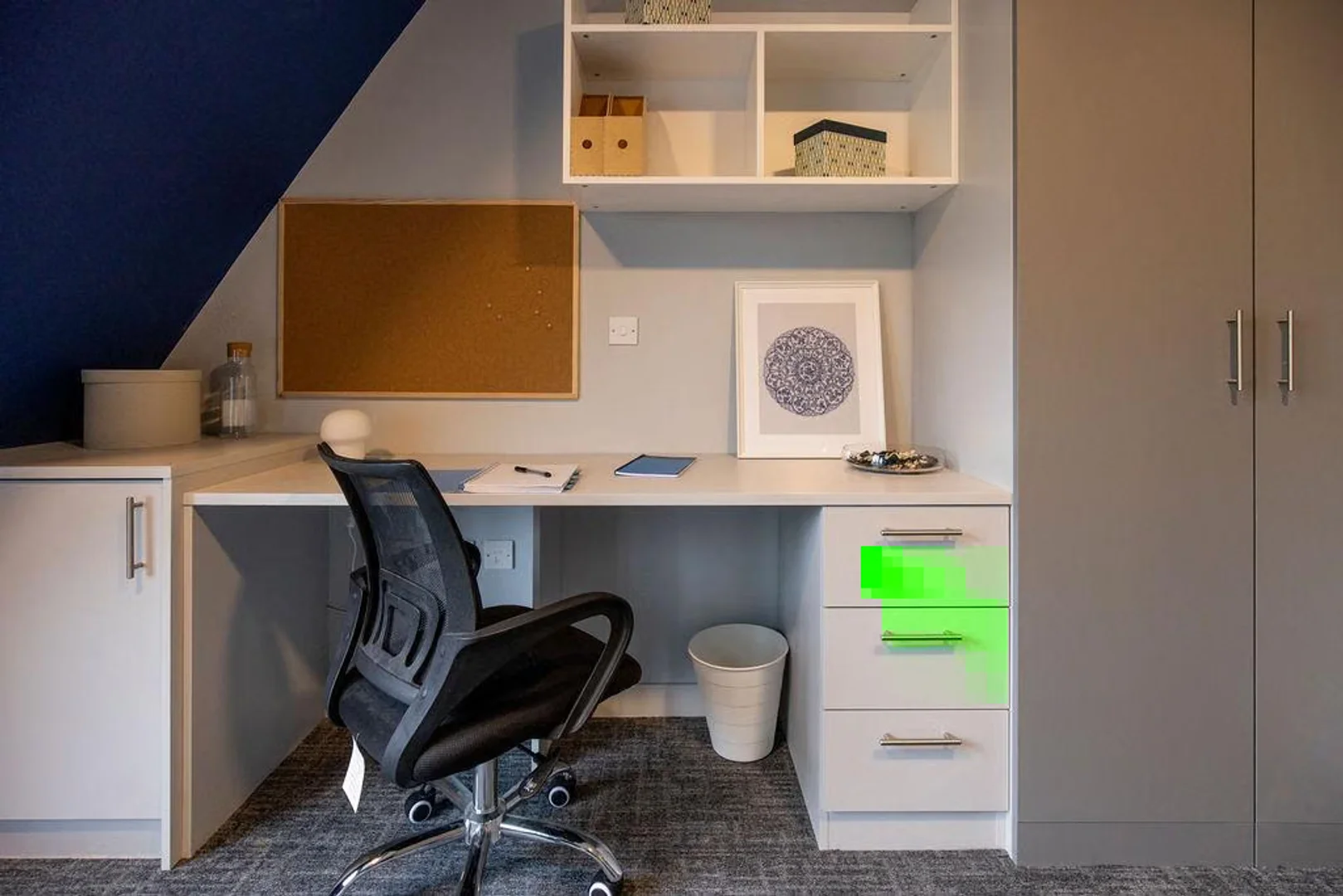 Quarto de estudante económico com localização conveniente em 