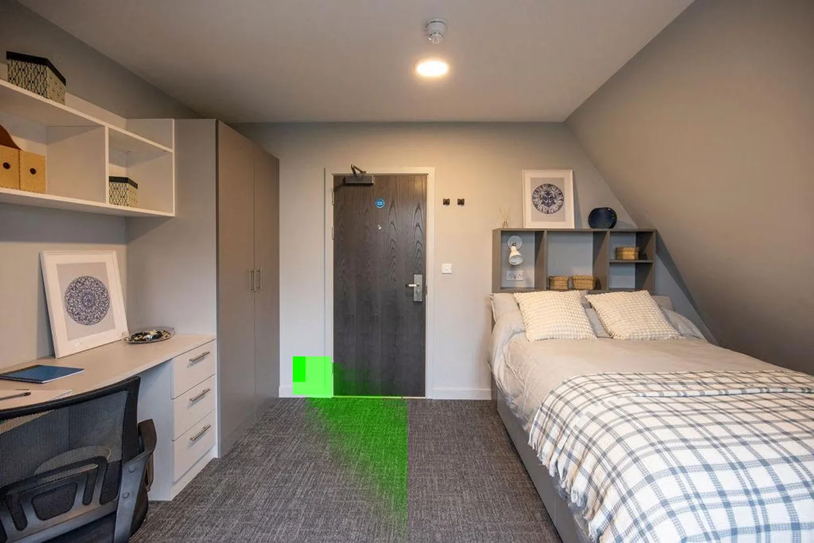 Quarto de estudante em  com área de estudo e instalações partilhadas