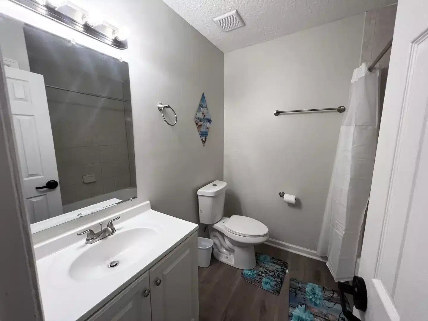 Student-friendly room in  with modern amenities