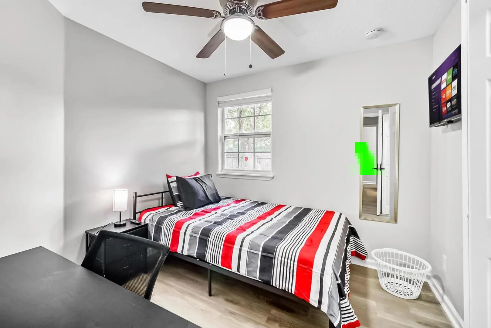 Affordable room for students with ample lighting in 
