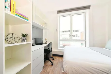 Quarto privado em Raleigh Street, imagem 15 de 49