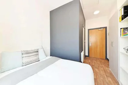 Quarto privado em Raleigh Street, imagem 17 de 49