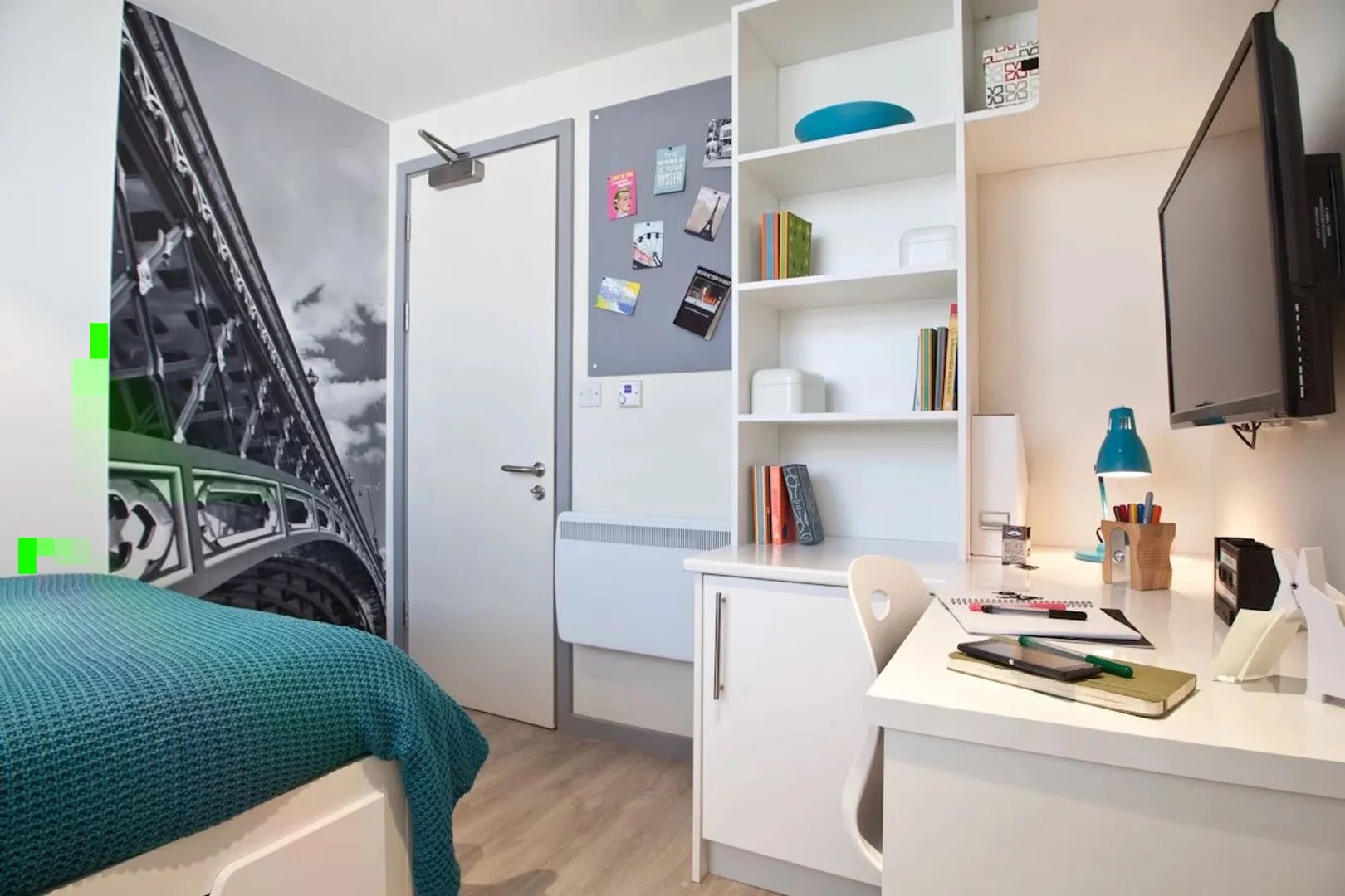Chambre abordable pour les étudiants avec un bon éclairage dans