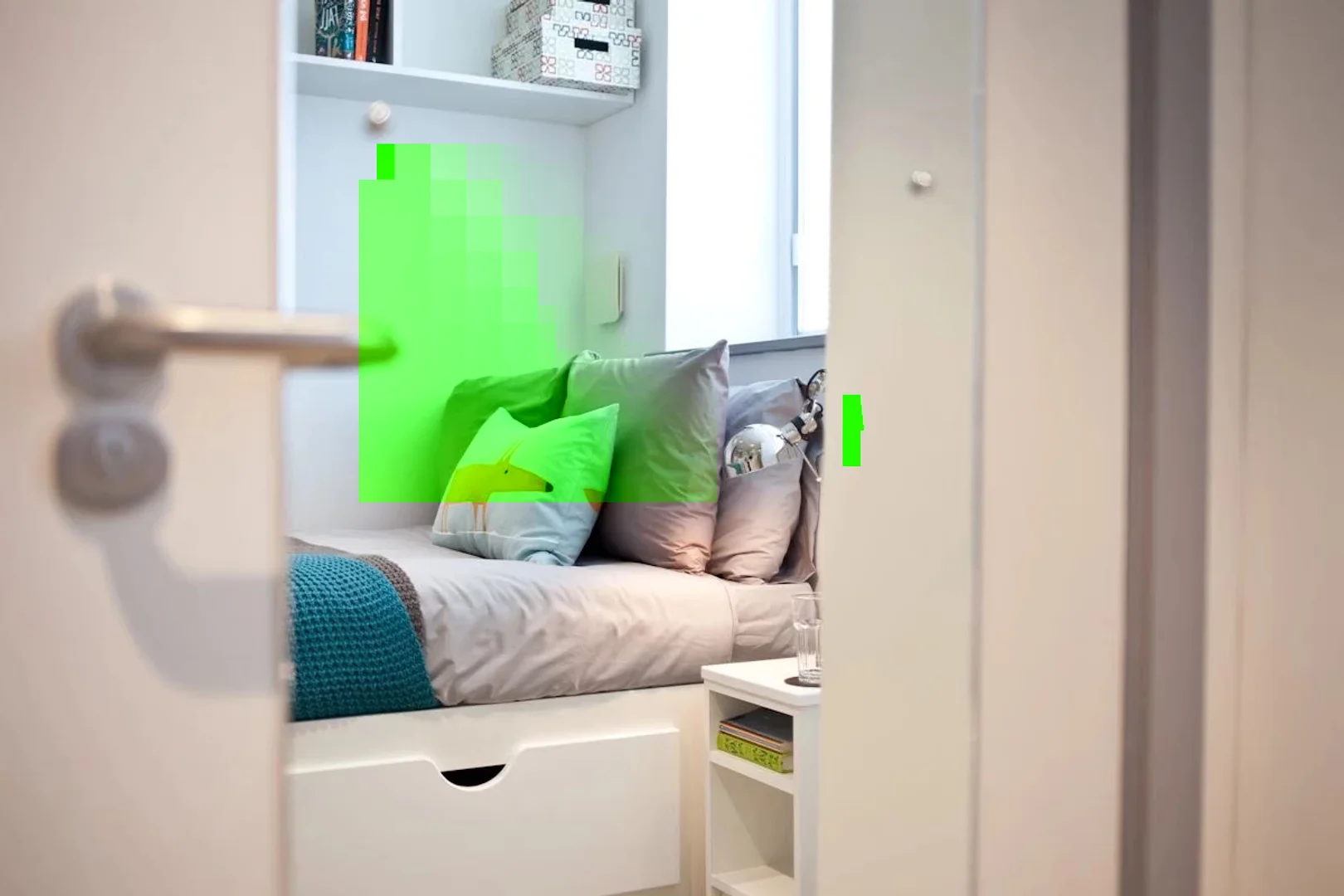 Chambre d'étudiant lumineuse et aérée avec accès facile à l'université dans