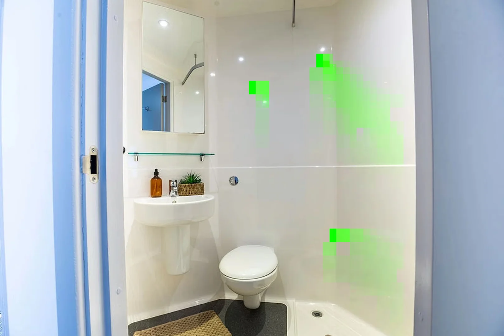 Habitación estudiantil funcional perfecta para estudiar en 