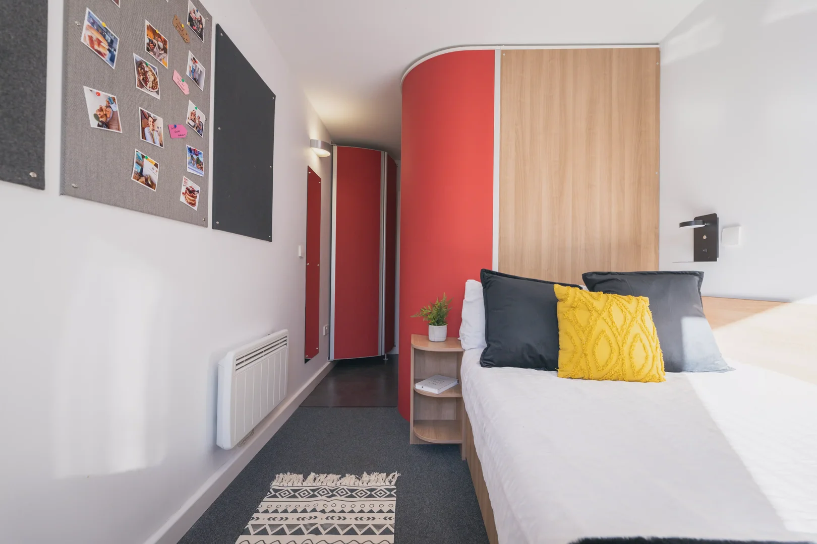 Helles und luftiges Studentenzimmer mit einfachem Zugang zur Universität in