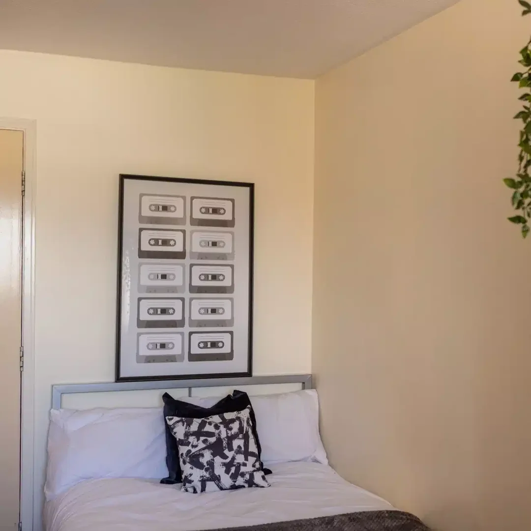 Student-friendly room in  with modern amenities