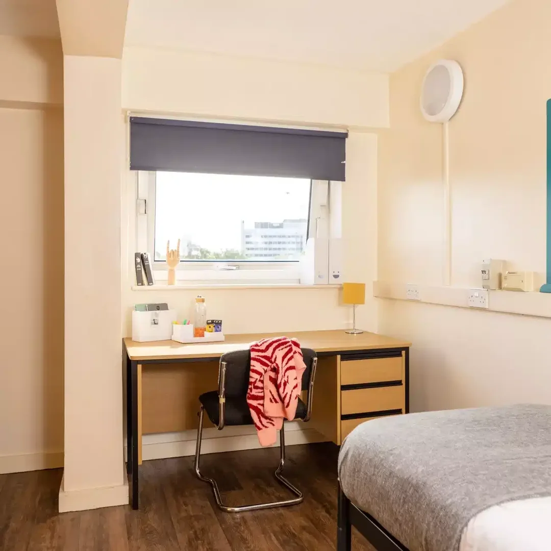 Economical student room with convenient location in 