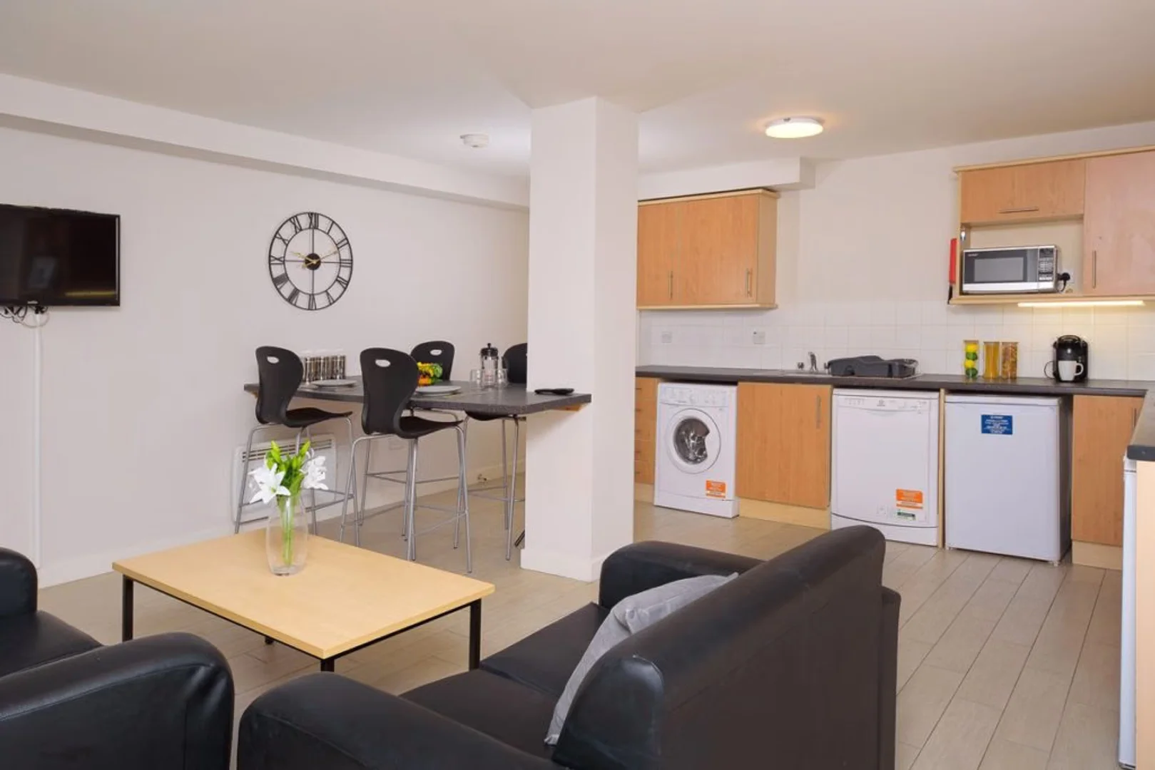 Habitación acogedora para estudiantes disponible en 