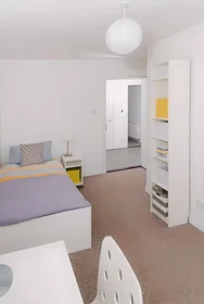 Stanza privata in Linksfield Road, immagine 1 di 23