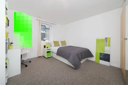 Chambre privée à Froghall Road, image 1 de 10