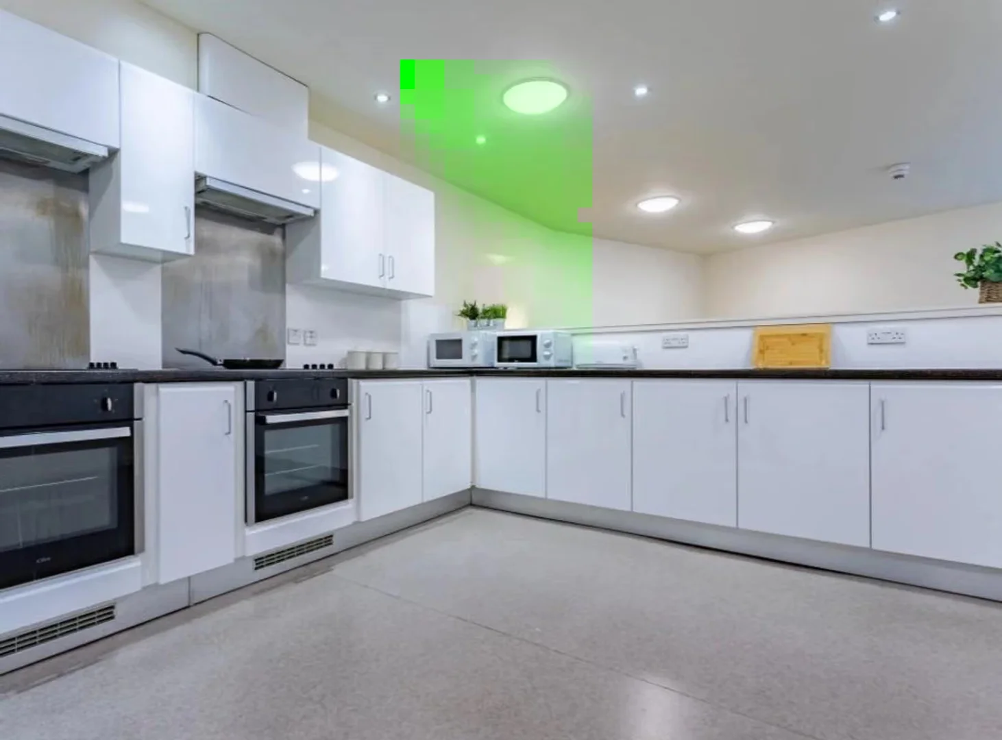 Quarto de estudante em  com área de estudo e instalações partilhadas