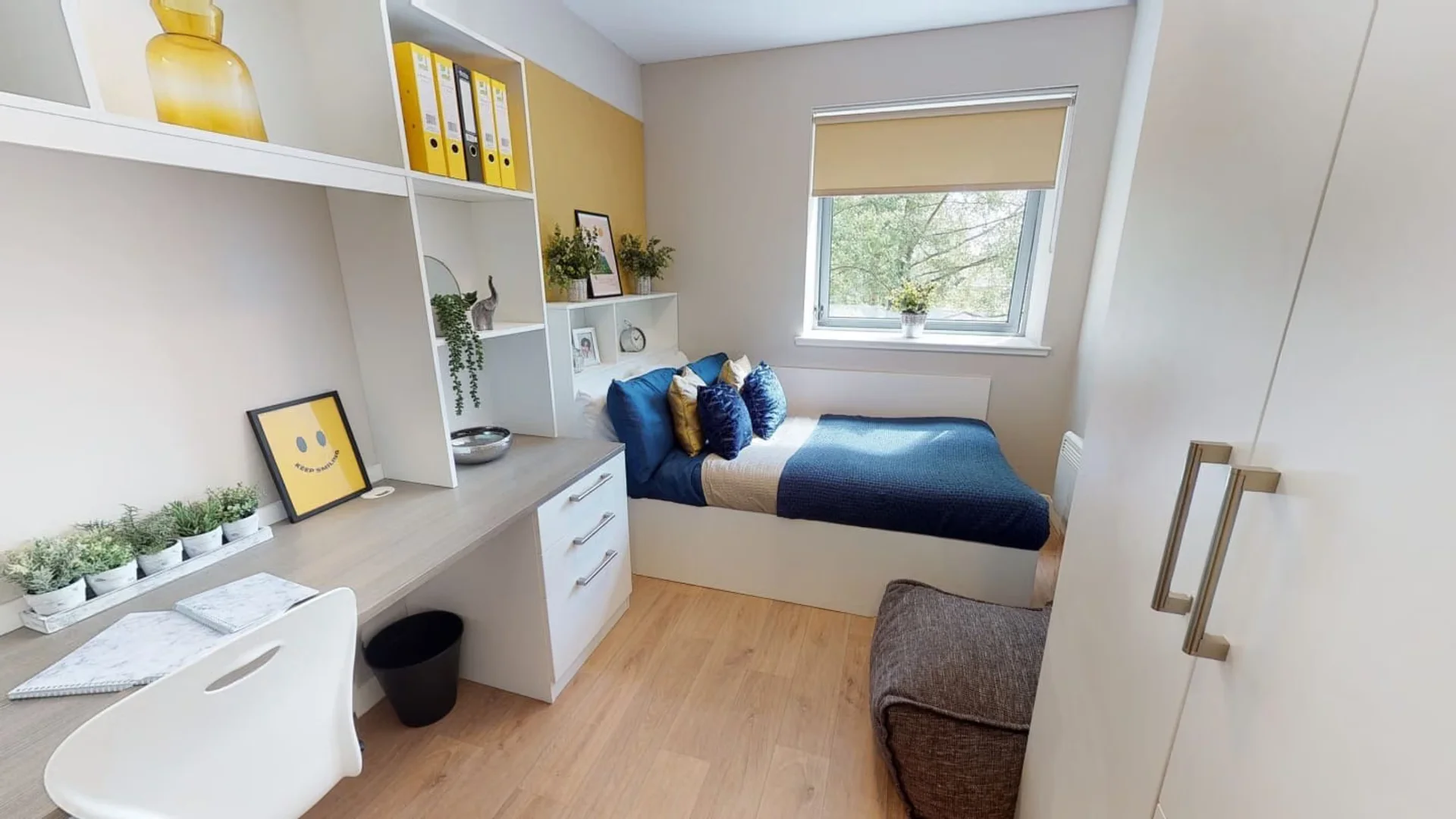 Quarto para alugar em apartamento de estudantes em , totalmente mobilado