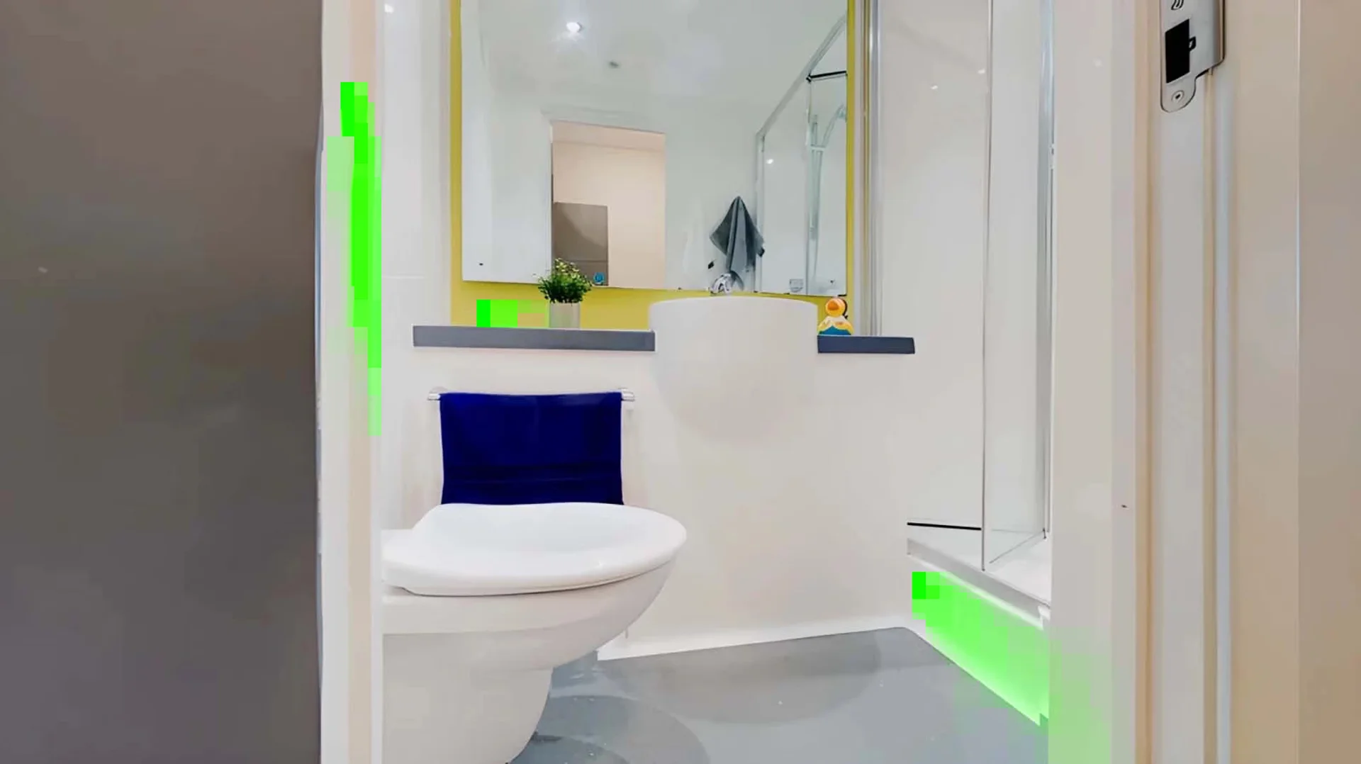 Quarto de estudante em com área de estudo e instalações partilhadas