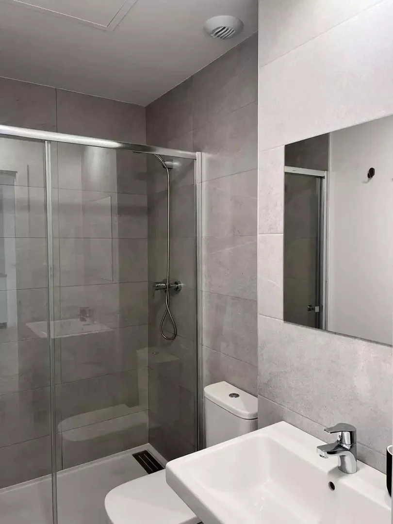 'de öğrenci dairesinde, tamamen mobilyalı kiralık oda