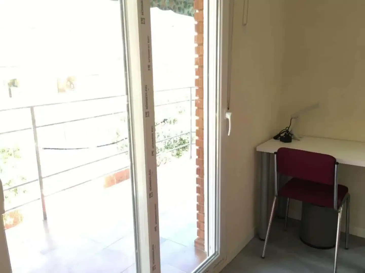 Chambre d'étudiant économique avec emplacement pratique dans 