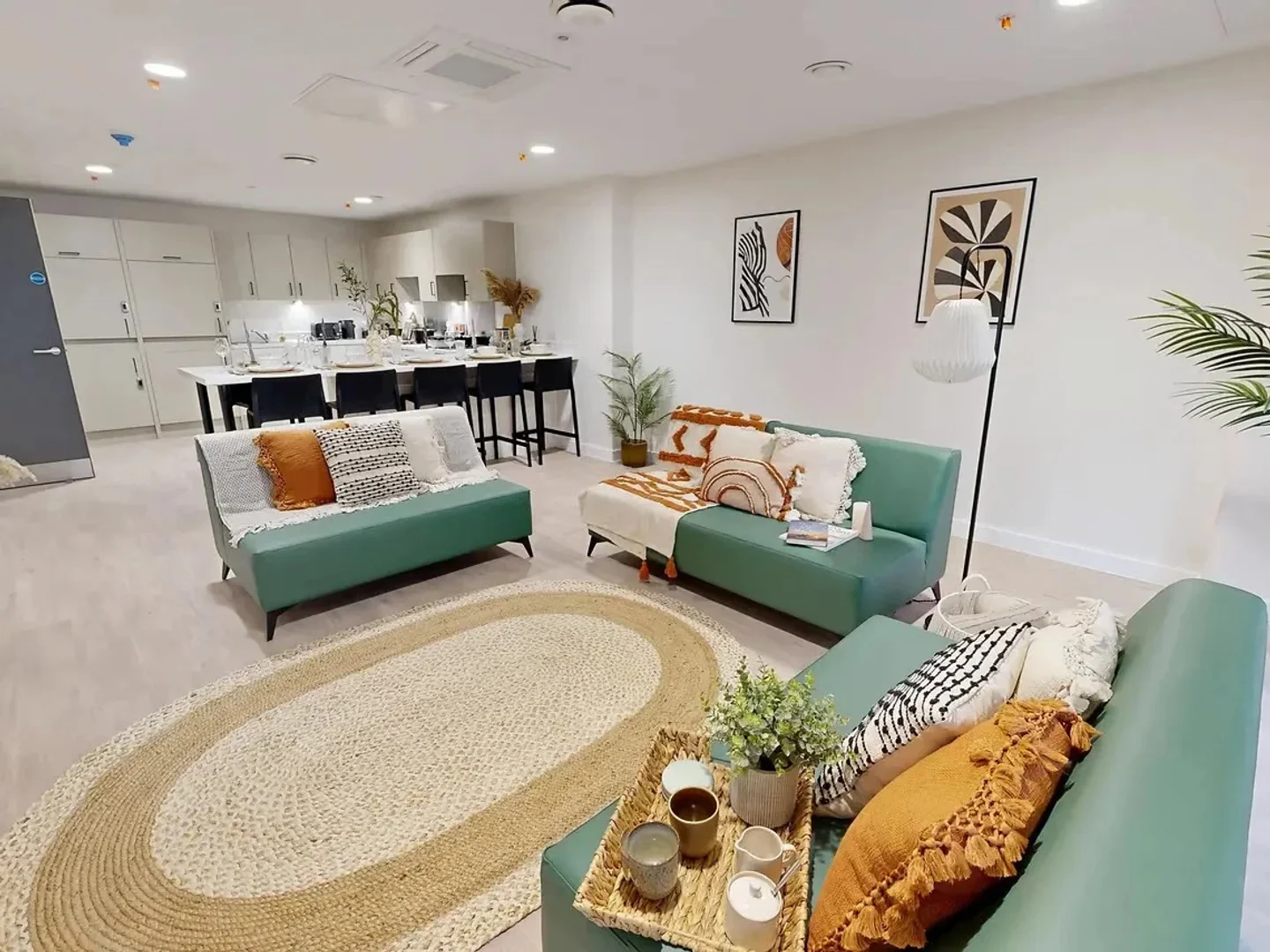 Habitación para estudiantes en con área de estudio y facilidades compartidas
