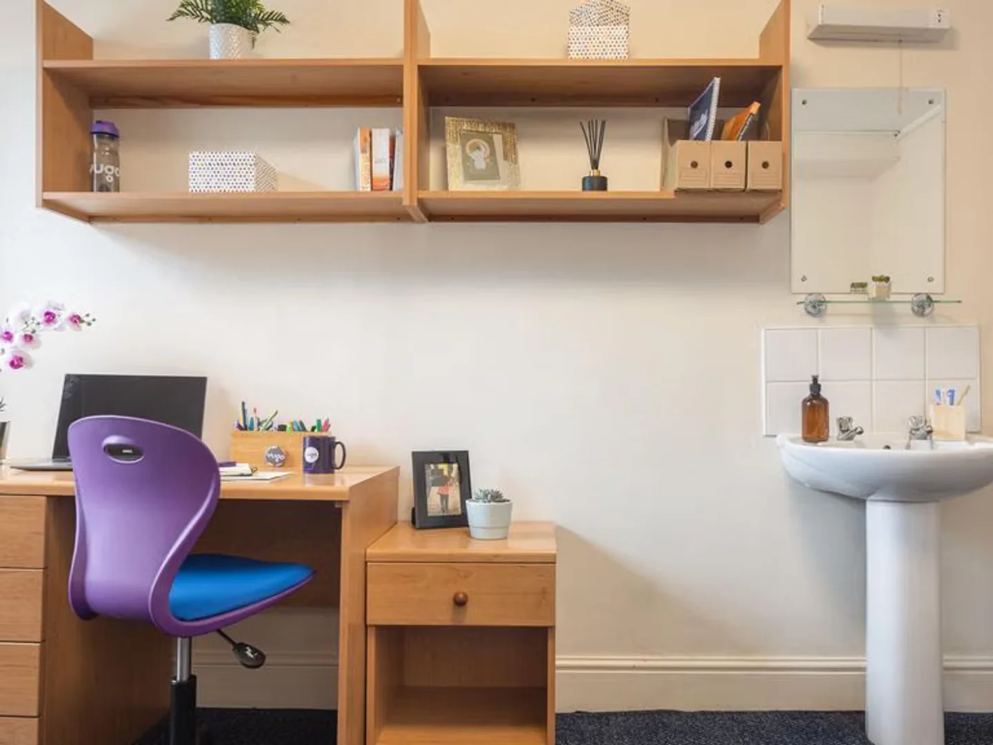 Economical student room with convenient location in