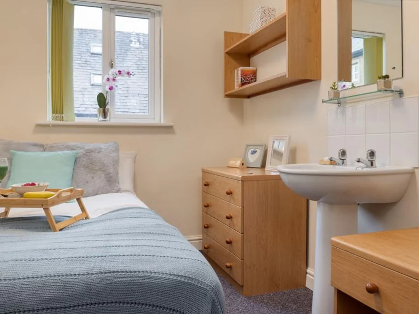 Cozy room for students available in
