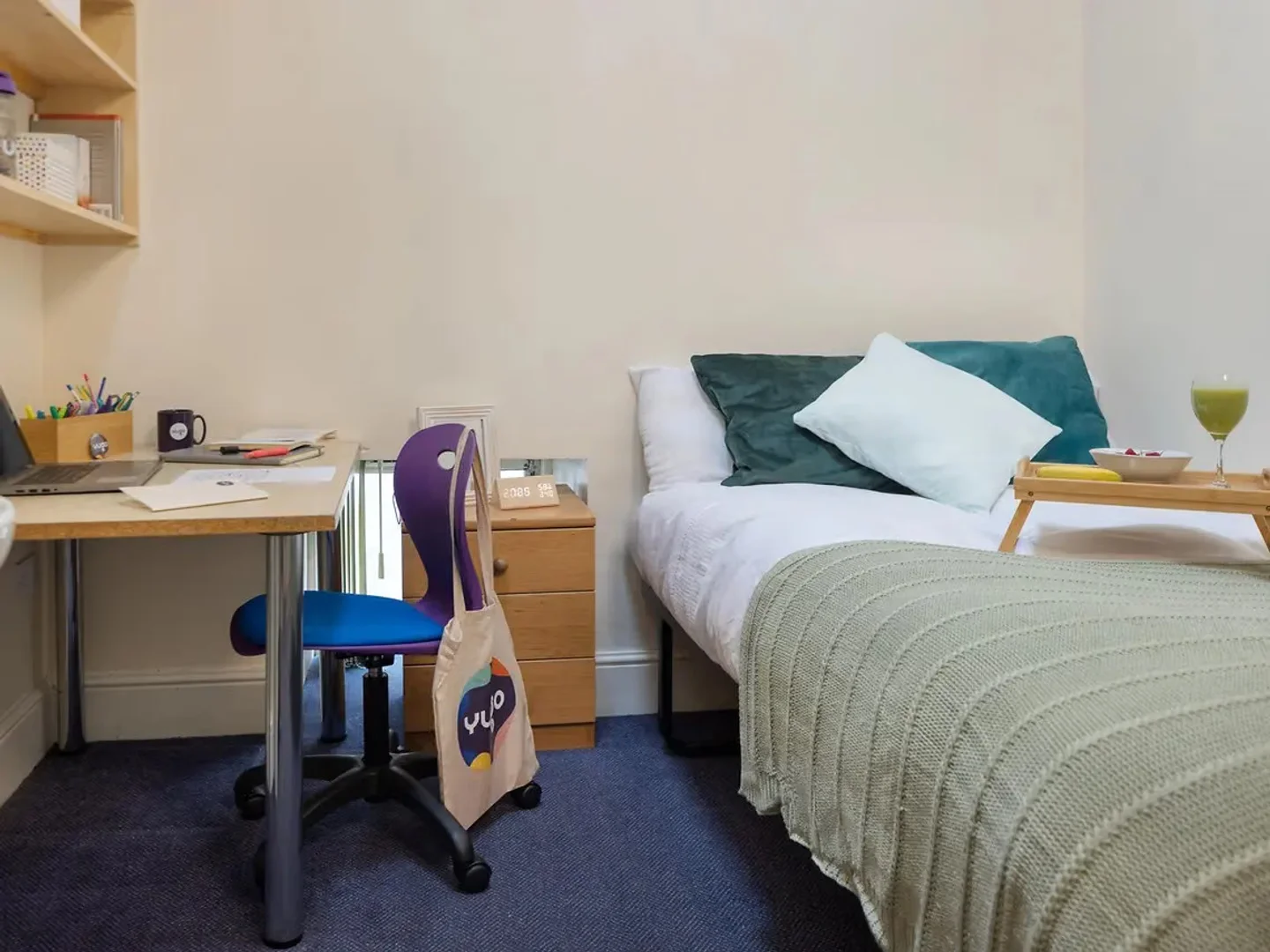 Economical student room with convenient location in
