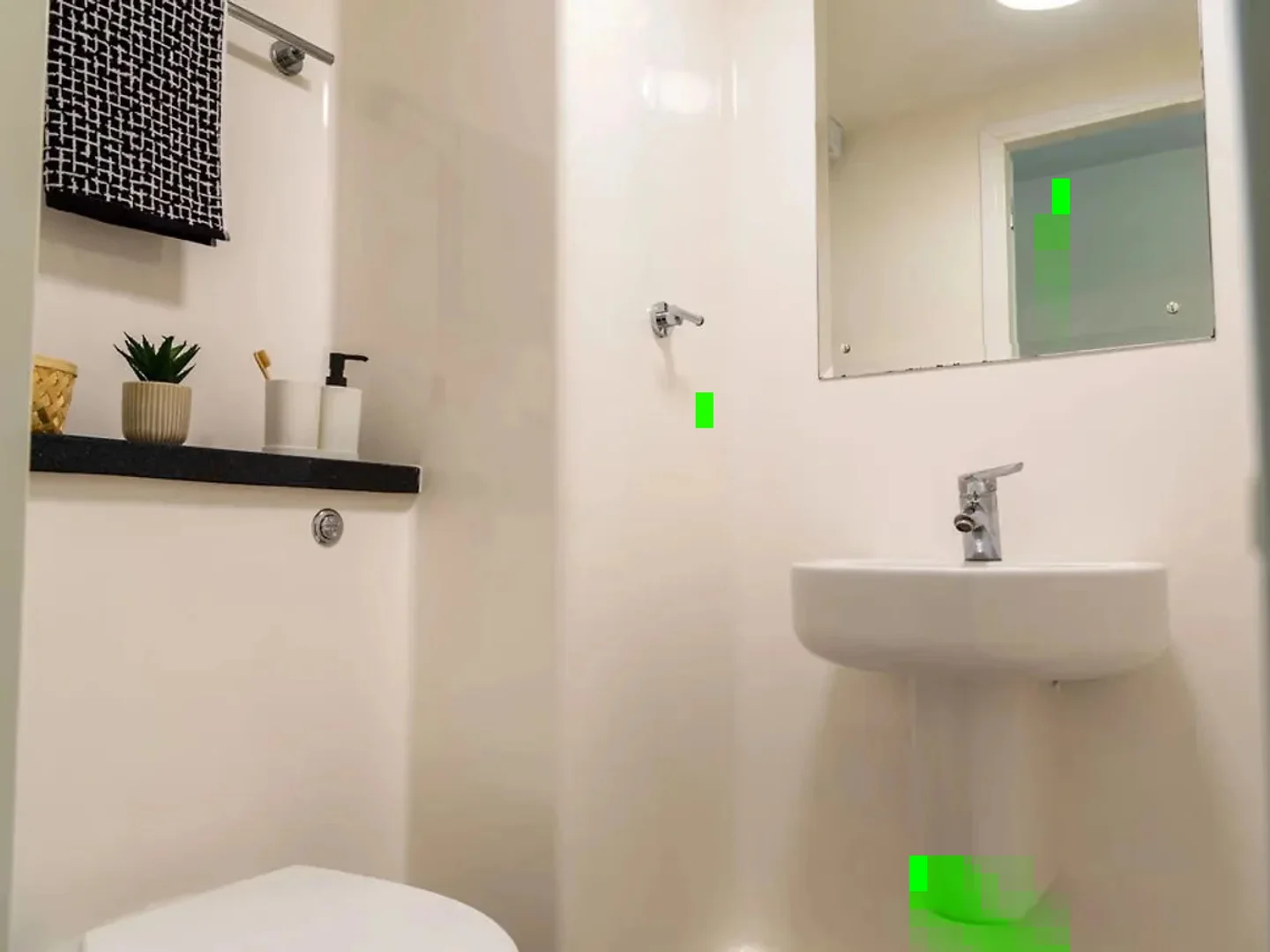 Stanza economica per studenti con ampia illuminazione in 