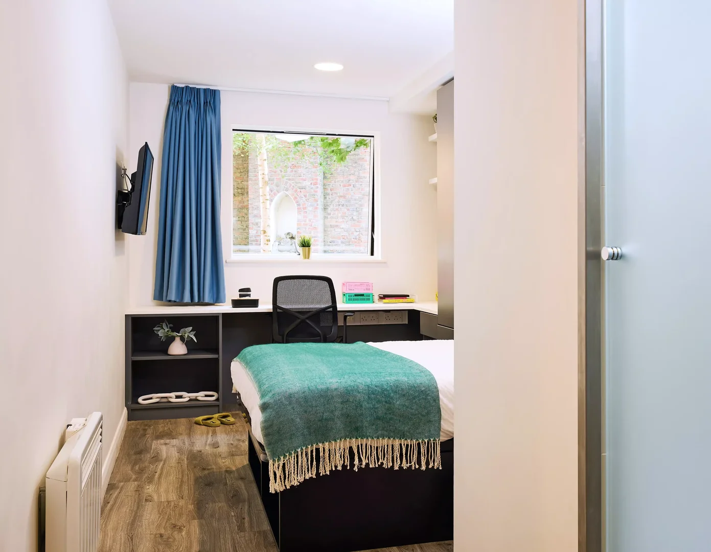 Quarto de estudante em  com área de estudo e instalações partilhadas