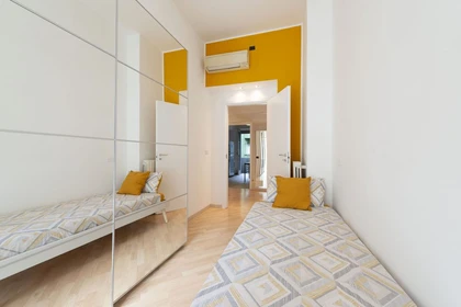 Milano de ortak bir dairede kiralık oda