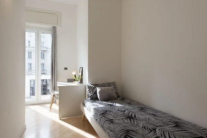 Cheap private room in Milan