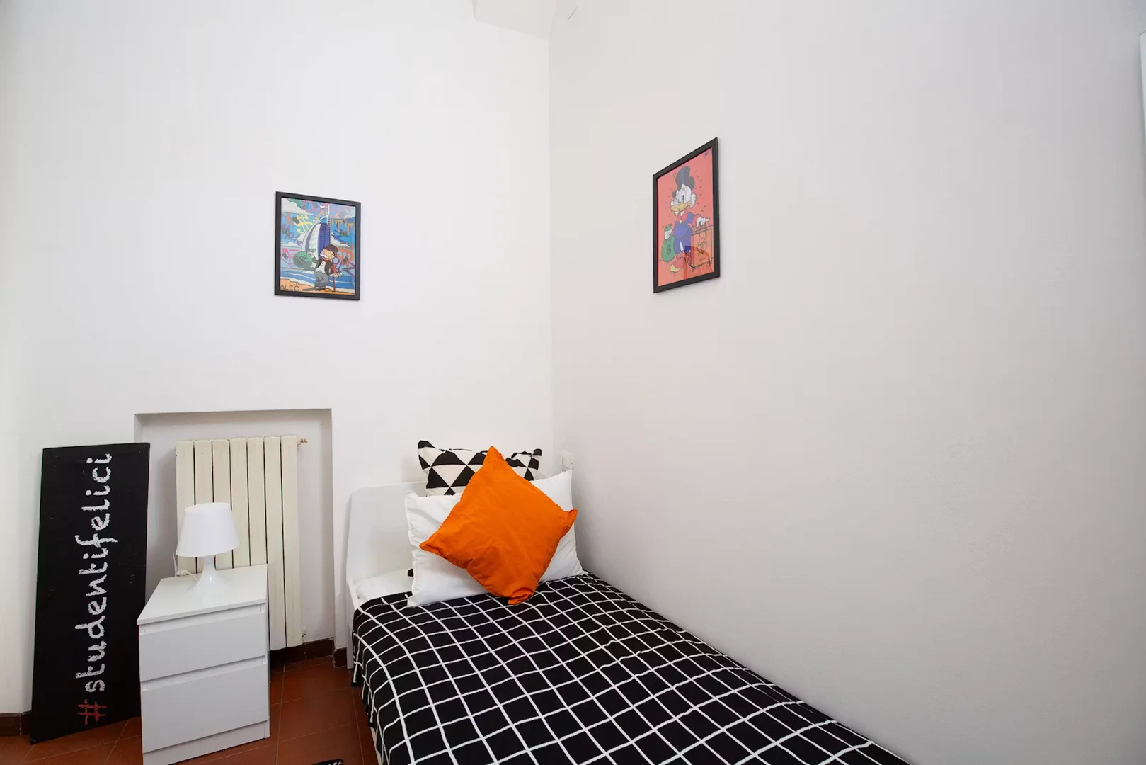 bölgesinde konforlu ve ferah öğrenci odası