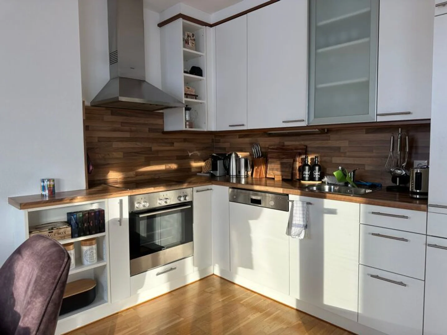 Bright and airy student room with easy university access in 