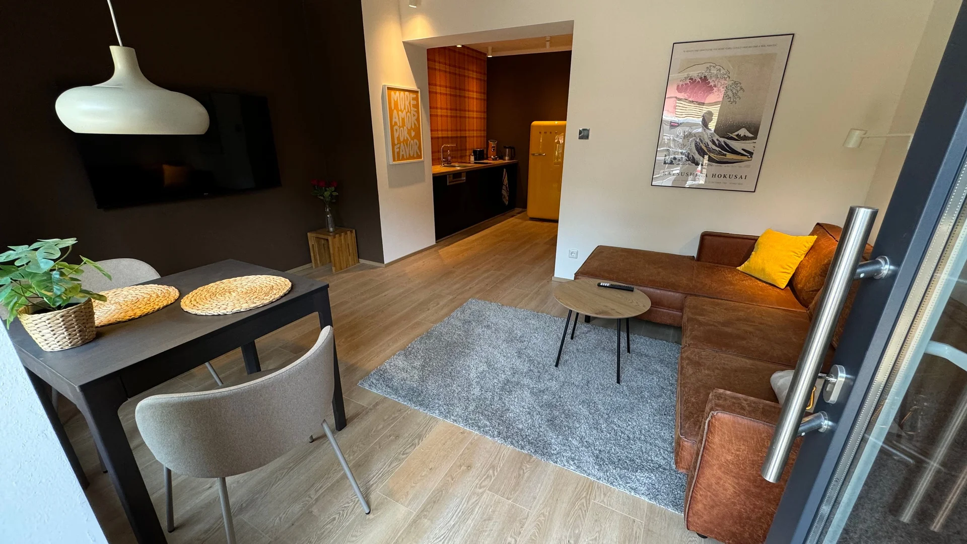 Bright and airy student room with easy university access in 